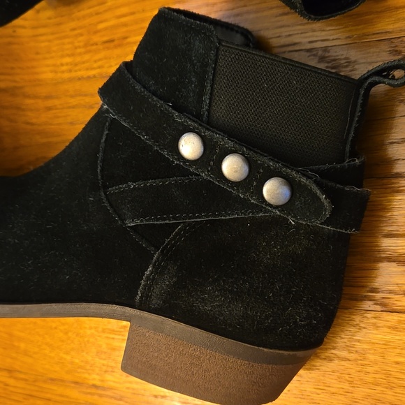 4/$25 ๐ Kensie Suede Boots - Picture 10 of 16